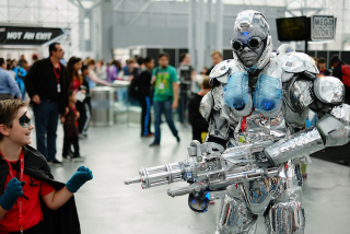 Illustration for article titled This costume wins the Game of Thrones cosplay contest forever